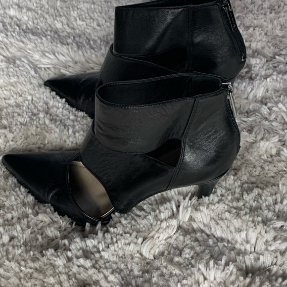 Jessica Simpson black heels in size 8 1/2. - Picture 3 of 5